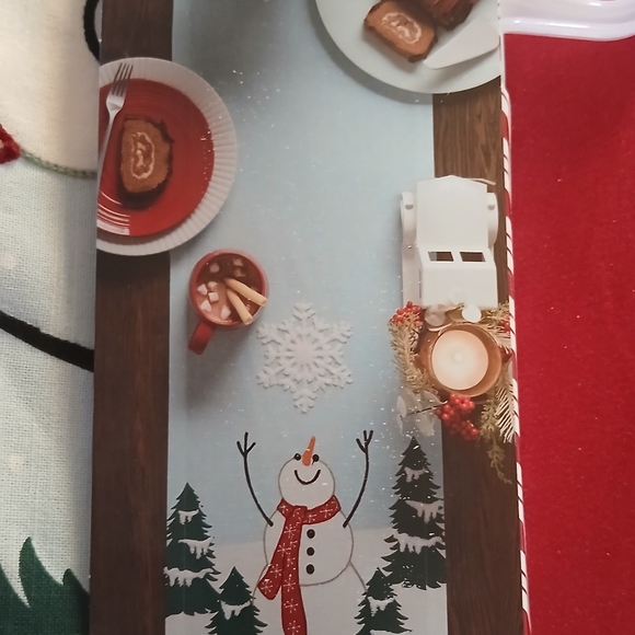 CHRISTMAS Table Runner - Picture 4 of 5